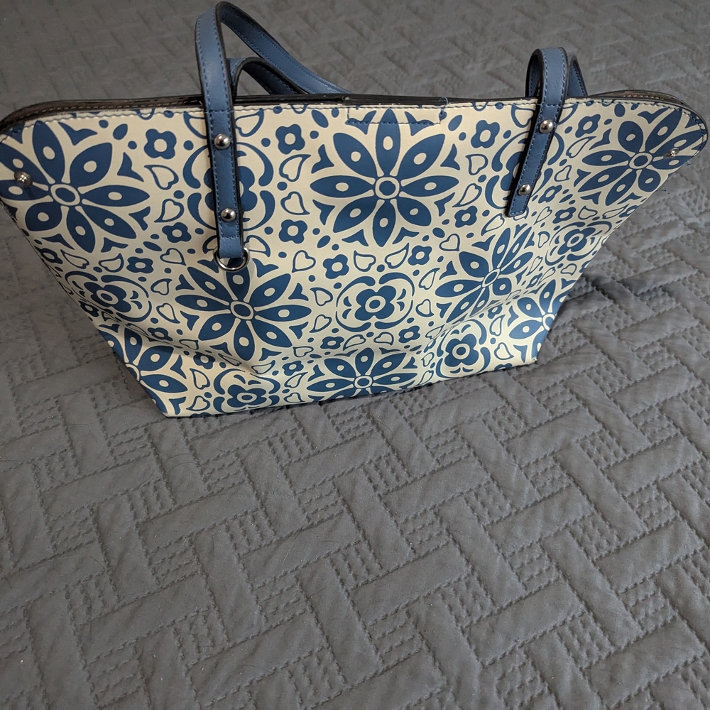 New Directions Blue and Cream Floral Tote